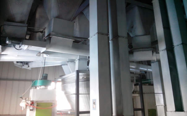 一套飼料全自動(dòng)加工機(jī)械多少錢?提高其效率又需要做些什么呢?